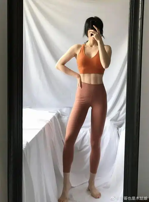 32岁辣妈马甲线蜜桃臀大长腿撩到半个健身圈身材堪比小姐姐