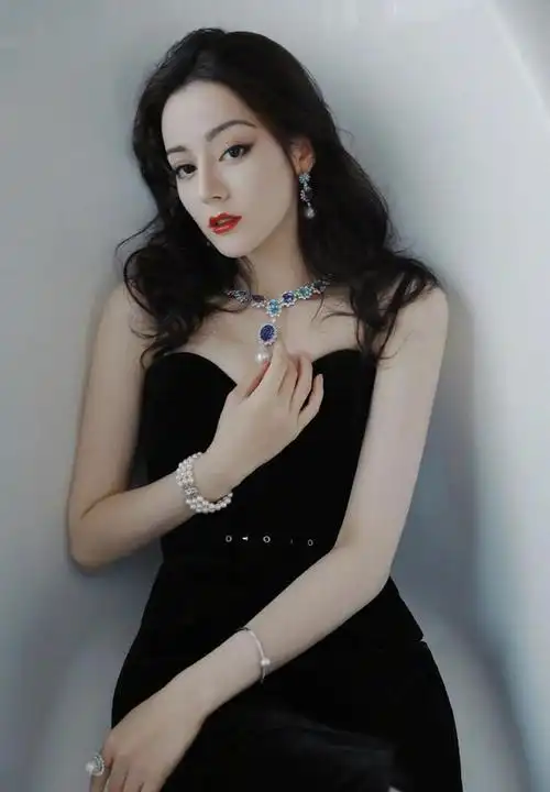 女明星黑色深v礼服合集王丽坤人间富贵花白鹿真没想到