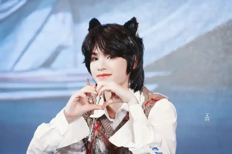 黄明昊justin #黄明昊签售会 可爱小狗!期待演 - 抖音