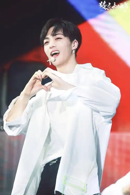 陈立农比心小合集,农农的花式比心,ntjj学会了几个(动作都学会了