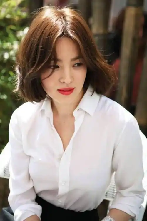 宋慧乔带火了"挂耳短发"发型,洋气减龄显脸小,很四五十岁女人