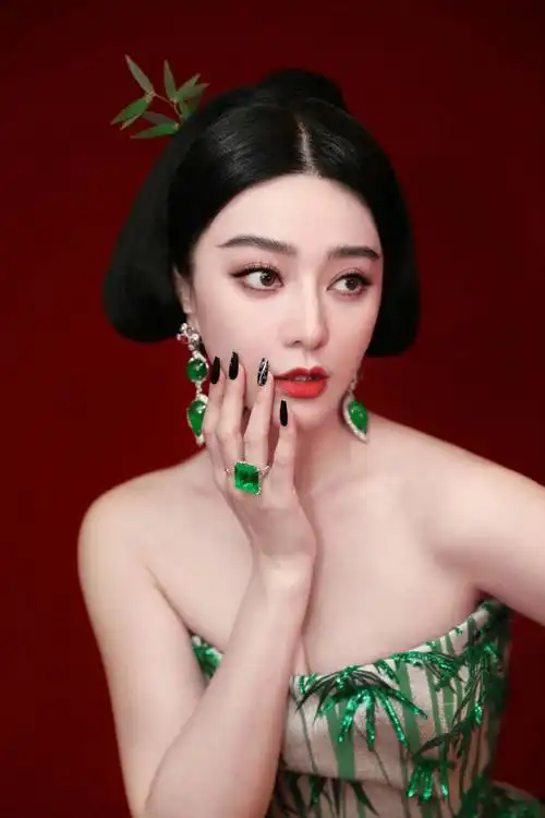 #戛纳红毯还得看女明星#