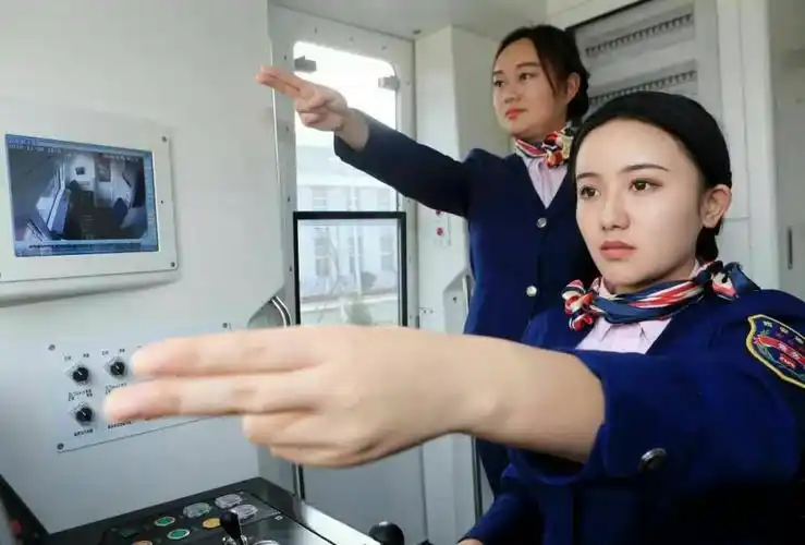 4号线2019年现面向社会公开招聘西安地铁安检员: 一,面试条件: 1