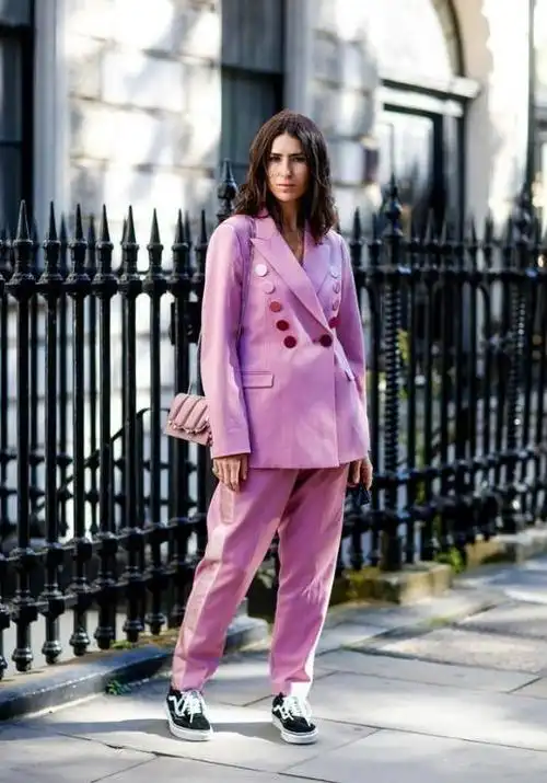 张柏芝真是美回来了粉色西装配白裤逆龄感太强看不出有40岁