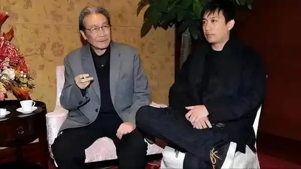 他出生于演艺世家,父亲黄小立是国家一级演员,50年代就考入中戏,后来