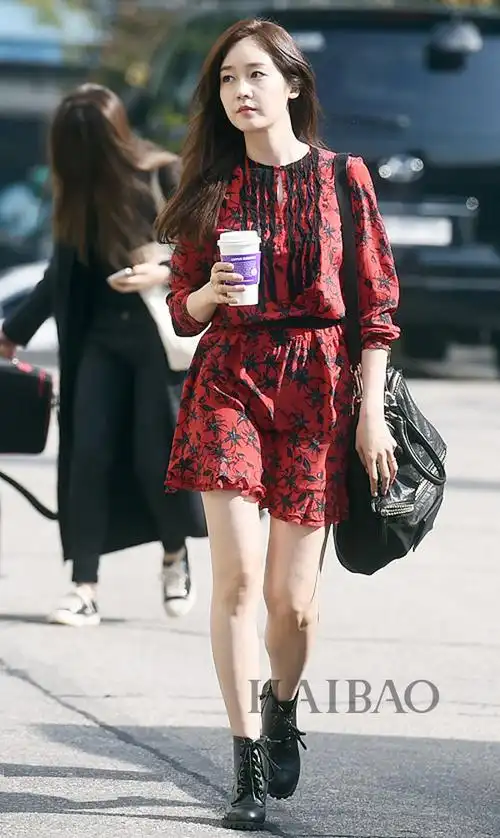 成宥利10月17日明星街拍:录制《happy together 3》