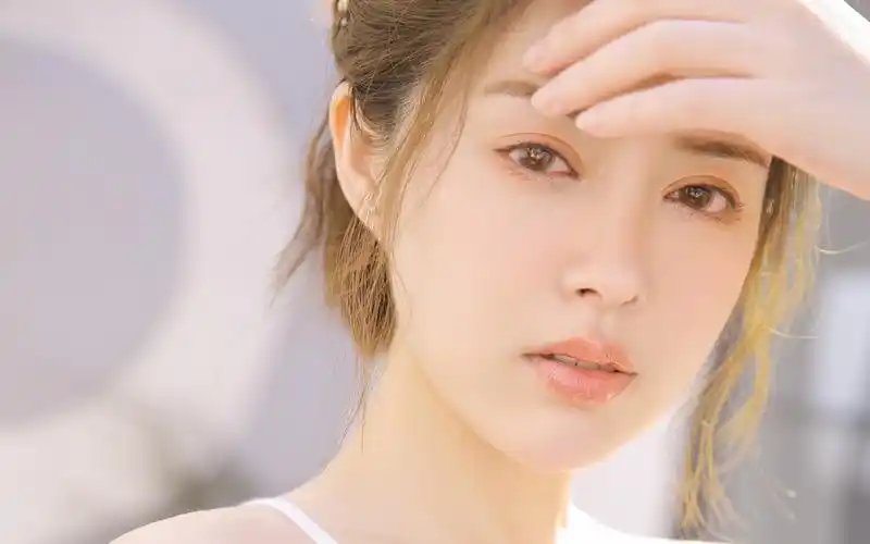 泳衣水灵水嫩美女图片-美女壁纸-高清美女图片-第5图-娟娟壁纸