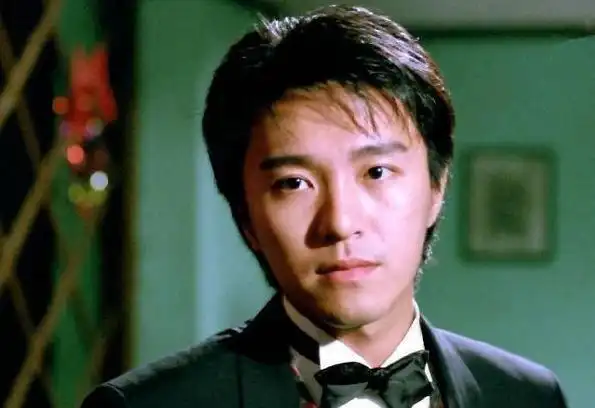 周星驰当年在国外受欺负二话不说直接撂倒甄子丹都不敢这么横