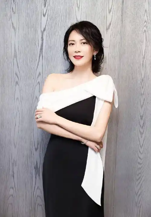 俞飞鸿只是剪了摩卡波波头,47岁秒变成17岁少女,这发型看了想剪_造型