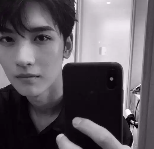 黄俊捷事件就是在告诉你:千万别惹饭圈女孩,嘲讽技能max!