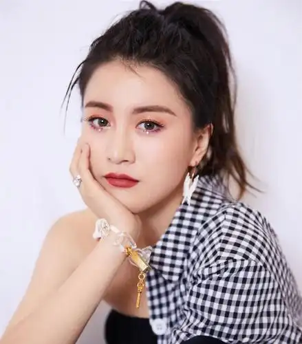 她是"好声音"选手的最大赢家 没名次没作品却转身成了总裁夫人_李嘉格