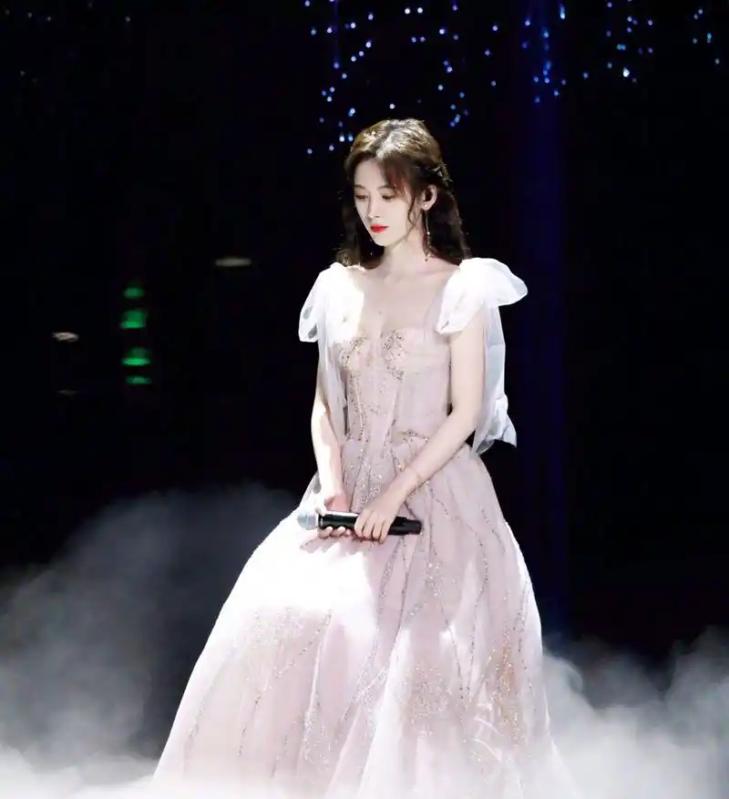 《尖叫之夜:红毯风云,星姿各异》