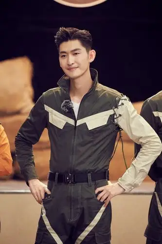 张翰新综艺地板舞3.0上线 躲避围捕有绝招