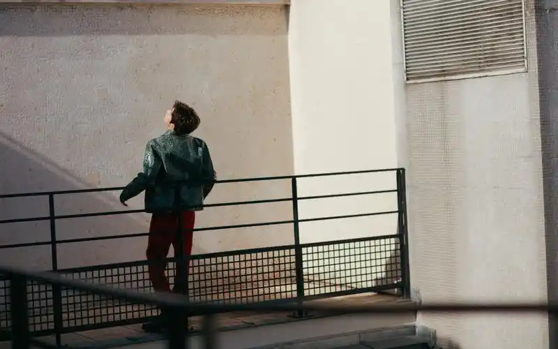 王源巴黎时装周帅气图片桌面壁纸