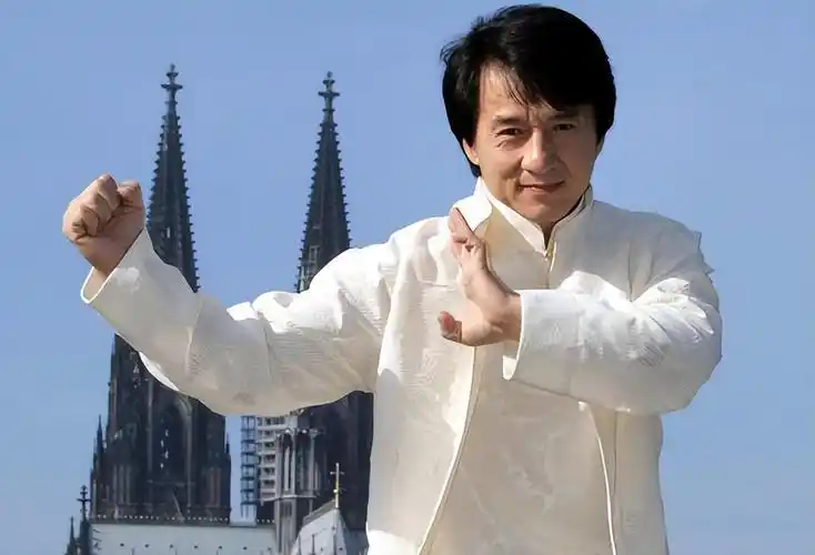 唐山事件,成龙等明星谴责,胡鑫宇事件名人三缄其口,原因复杂 - 世界之