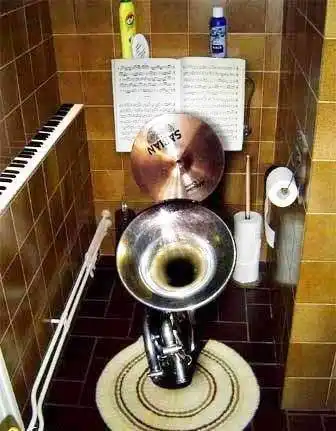 好羞涩啊~当马桶变成人脸的时候,像这样大张着嘴巴,有眼睛,有牙齿,有