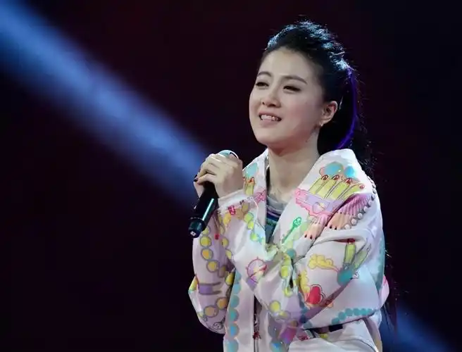 《中国好声音》走红,嫁给爱奇艺副总裁,如今成人生赢家_李嘉格
