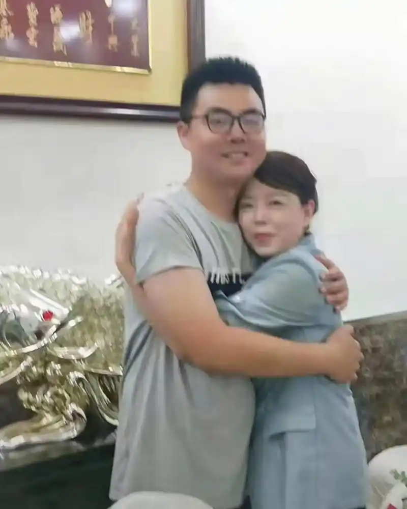 郭威陪养母杜新枝共进晚餐?