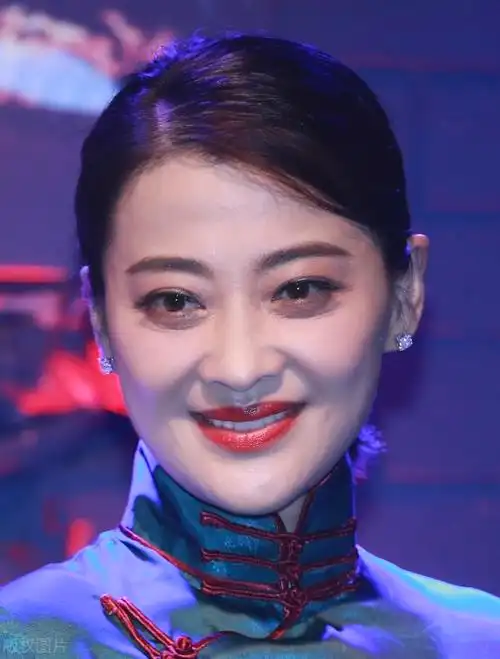 著名影视明星梅婷一家近照曝光,70岁的老公终于现身了!