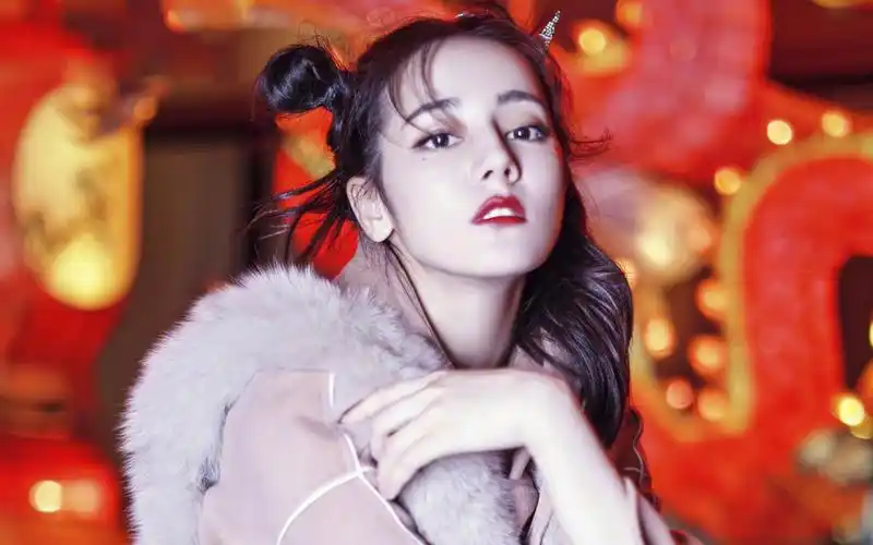 迪丽热巴超美杂志写真图片壁纸