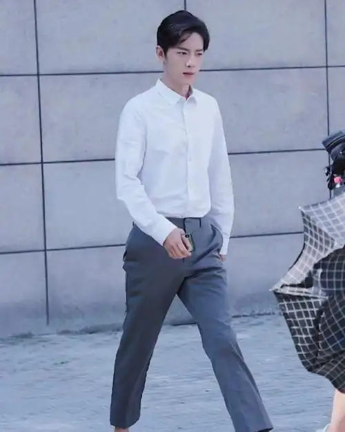 余生请多指教肖战对杨紫单膝下跪辣眼睛你期待吗