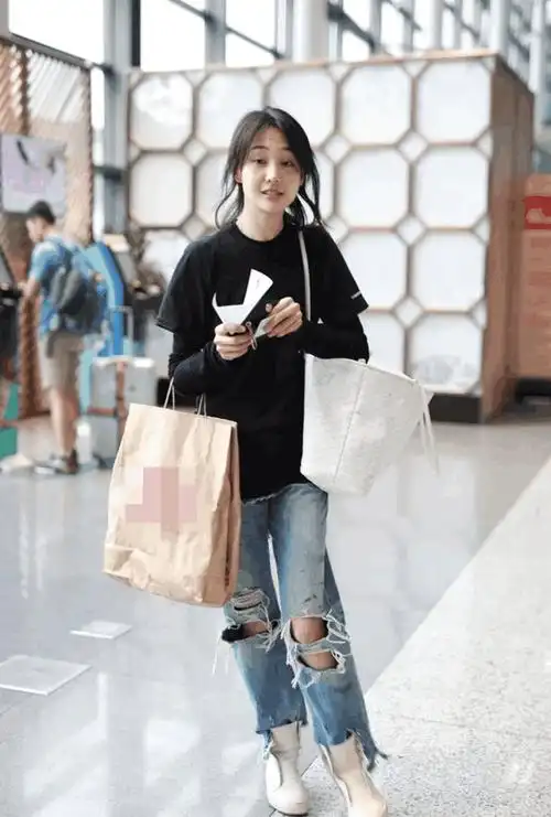 郑爽近照胖若两人,头发稀疏似大妈,状态太真实! - 娱乐资讯(主打网)