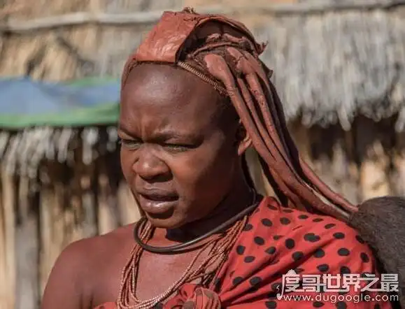 世界上最脏的女人她们以脏为美一生都不洗澡用牛粪当饰品