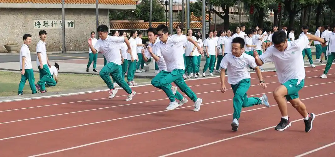 生命在于运动——记广州市培英中学中社体能训练大练兵