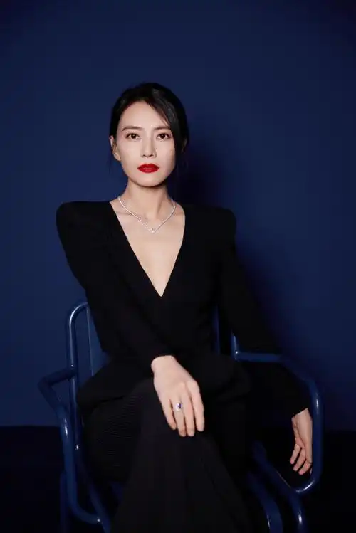 高圆圆黑色深v##此沙晒与高圆圆合照##高圆圆美神降临