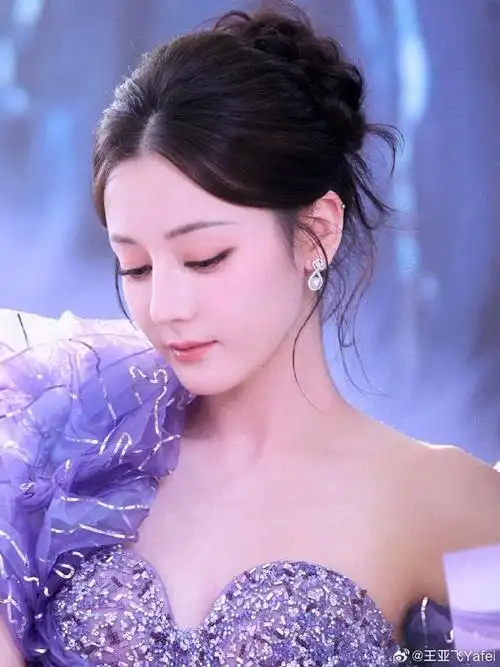 在春城给#迪丽热巴#化春天妆  化妆:王亚飞@-wowstudio-  #迪丽热巴