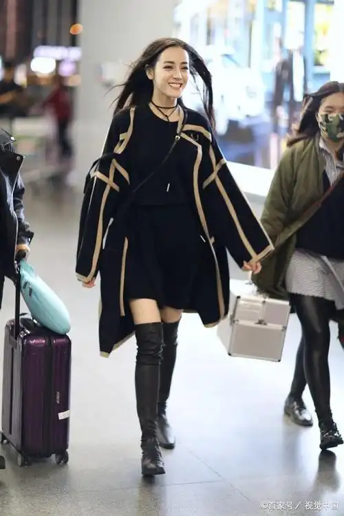 一双过膝长靴太时尚!7位明星展示各具特色,刘涛穿上贵气十足