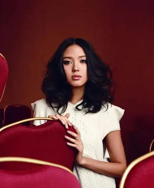 张梓琳长相很漂亮,每次出门都会遇到主动搭讪他的男生,还有想约她吃饭