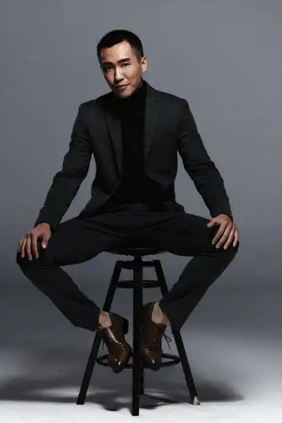 实力派硬汉小生董博睿厚积薄发 戏路宽广演技扎实