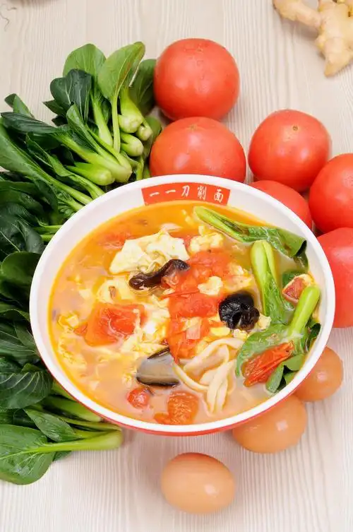来张西红柿蛋汤面图片?