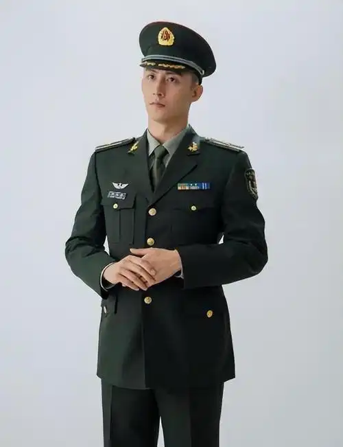 黄景瑜看成是新生代的警察专业户!