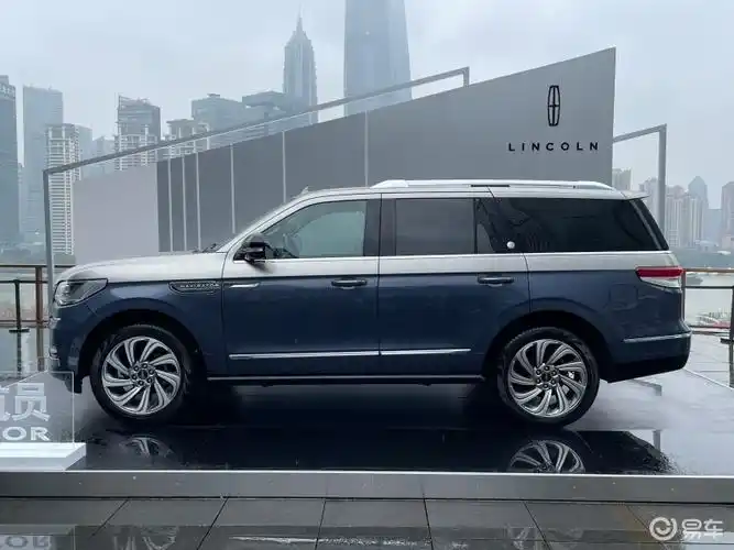 林肯领航员蓝银版实车亮相 售100.80万元_新车上市_汽车_中金在线
