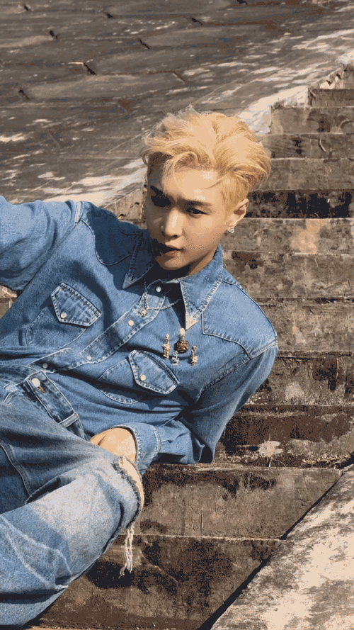 张艺兴2024时装开年刊##张艺兴性张力