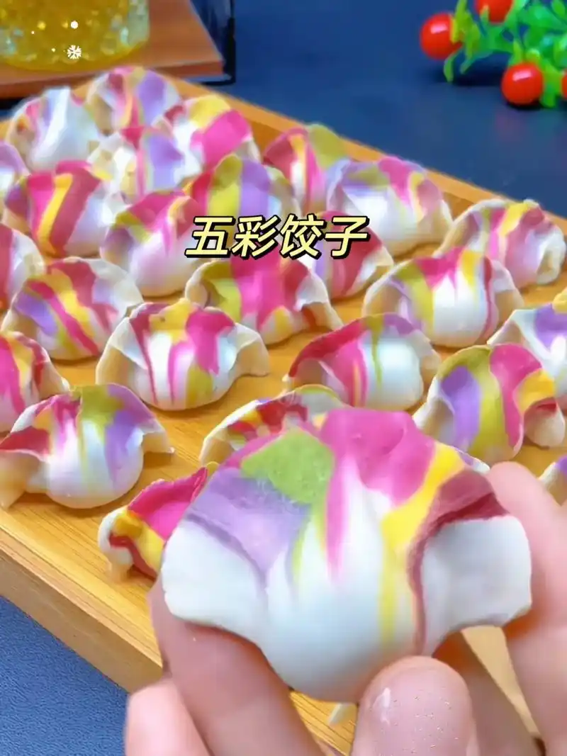 彩色饺子 快过年了,可以给家人们用这个 #果蔬粉 做个彩色 - 抖音