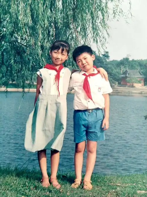 老照片——幼儿园毕业,上小学了