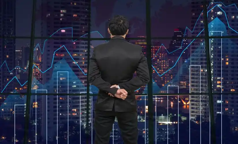 人物背影商务人士虚拟屏幕金融概念图