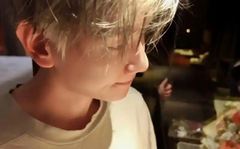 是湿发 白发边伯贤啊