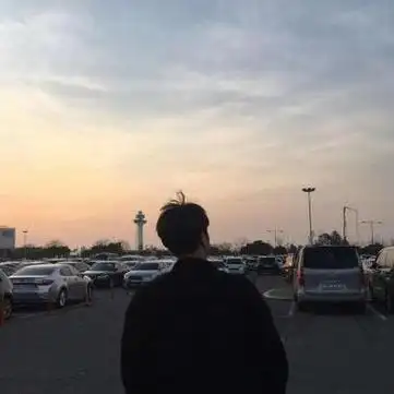 男生微信头像帅气背影图片真人 真人头像男生背影(3)