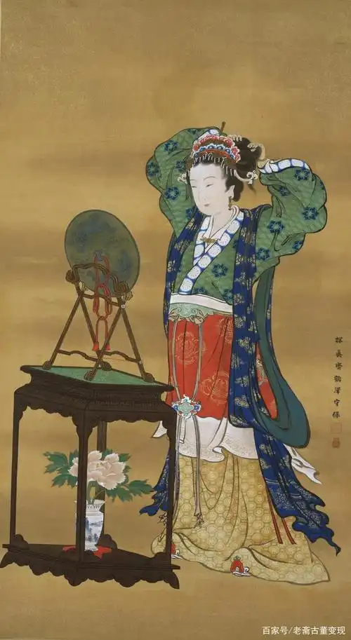 底部有花瓣形小足,造型别致,做工精美,画中情景反映了宋代仕女