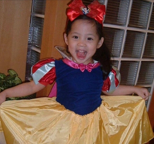 欧阳娜娜晒小时候照片满满的回忆真的是从小美到大