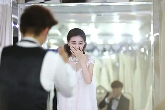 徐璐《相爱吧》约会倒计时 不舍慌张粉红|徐璐|我们相爱吧|崔始源