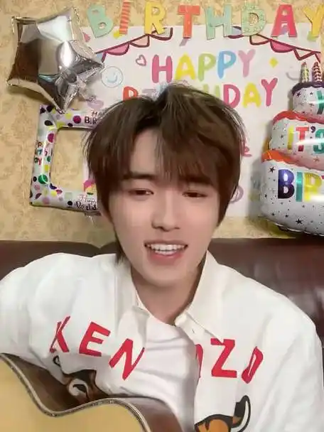 宋亚轩20岁生日直播