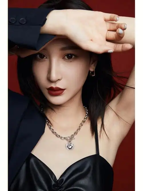 拍摄:@frees studio由她视觉风格: 杂志写真 室内写真 北京写真-由内