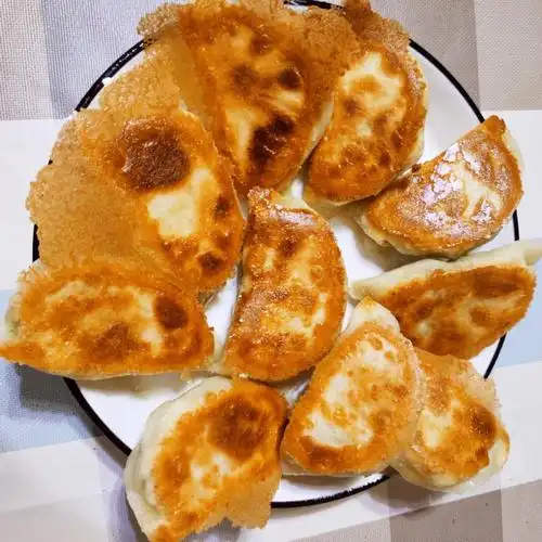 虾爬子韭菜鸡蛋水煎饺