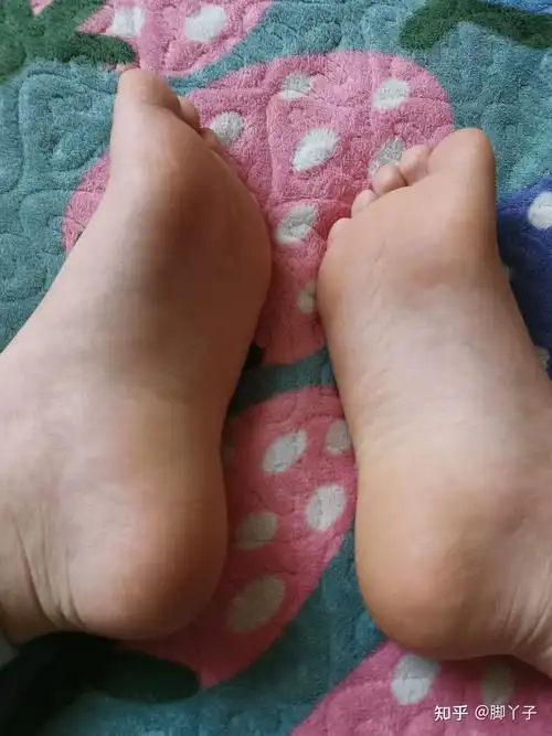 男孩脚底照片有什么问题吗? - 知乎