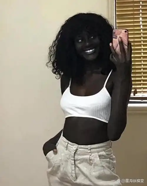 被称"黑版刘亦菲",非洲女孩因颜值漂亮,父亲找来保镖护送上学